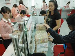 Thay đổi dự án vay vốn được chính phủ bảo lãnh phải báo cáo trong 10 ngày